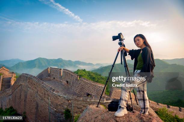 female photographers prepare to film in front of photographic equipment - the great wall film stock pictures, royalty-free photos & images