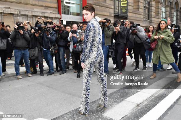 Lachlan Wartson attends the Giambattista Valli Womenswear Spring/Summer 2020 show as part of Paris Fashion Week on September 30, 2019 in Paris,...