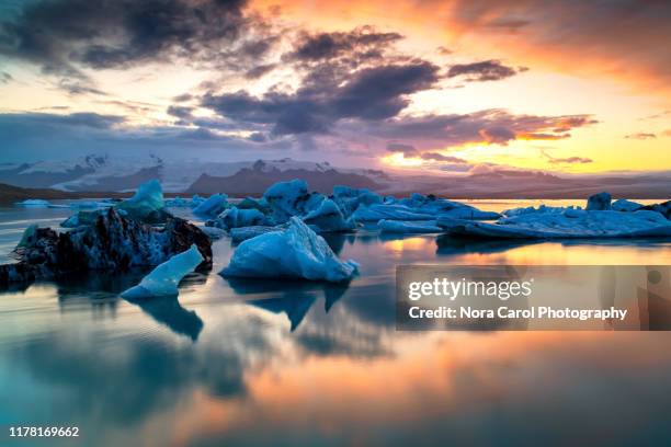 jokulsarlon lagoon sunset - glacier bay national park stock-fotos und bilder