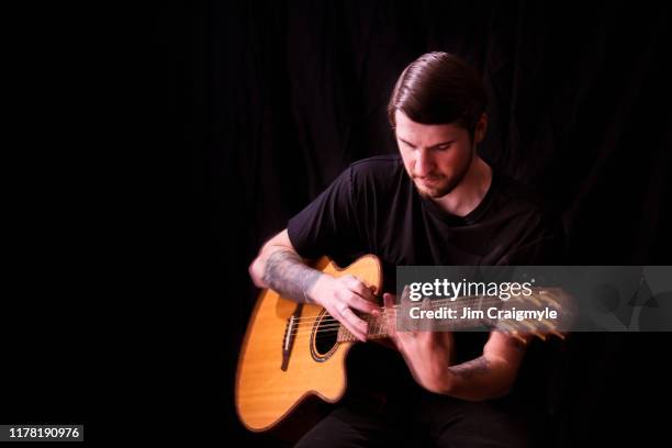 guitarist blurred motion - jim craigmyle guitar stock pictures, royalty-free photos & images