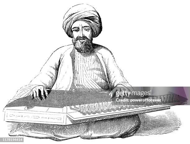 ilustrações, clipart, desenhos animados e ícones de músico que joga um instrumento da corda de qanun zither em israel - império do otomano 19o século - string instrument