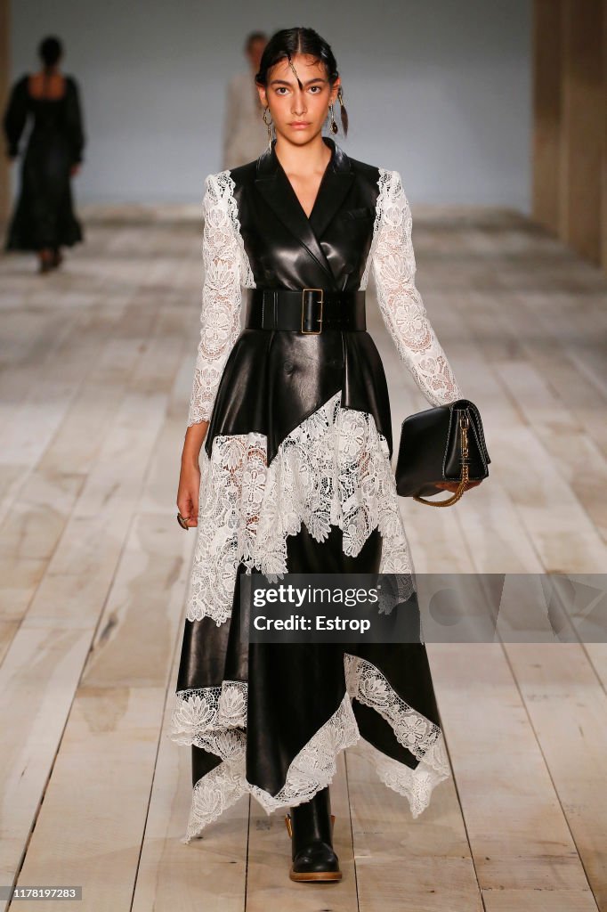 Alexander McQueen : Runway - Paris Fashion Week - Womenswear Spring Summer 2020