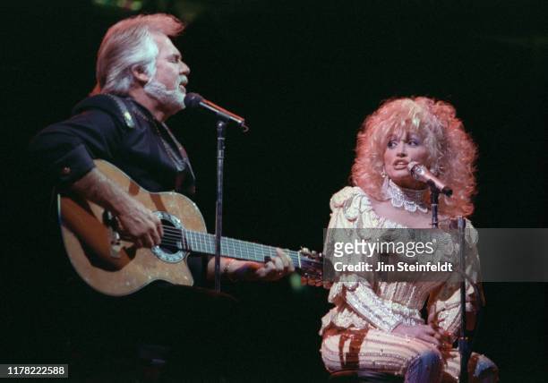 Kenny Rogers and Dolly Parton perform at the Target Center in Minneapolis, Minnesota on October 29, 1990.
