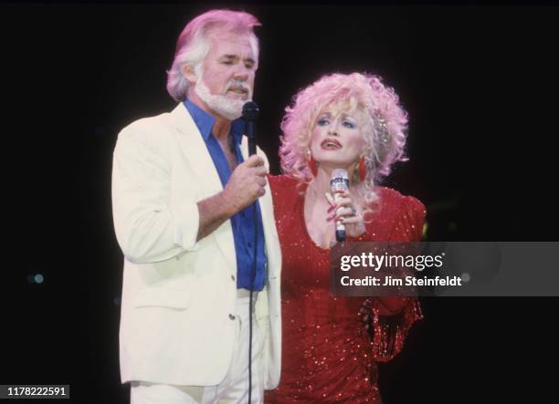 Kenny Rogers and Dolly Parton perform at the Target Center in Minneapolis, Minnesota on October 29, 1990.