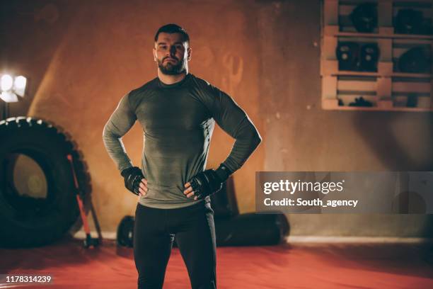 kick boxer - martial arts stock pictures, royalty-free photos & images