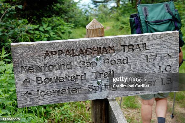 appalachian trail sign and backpacker - appalachian trail stock pictures, royalty-free photos & images