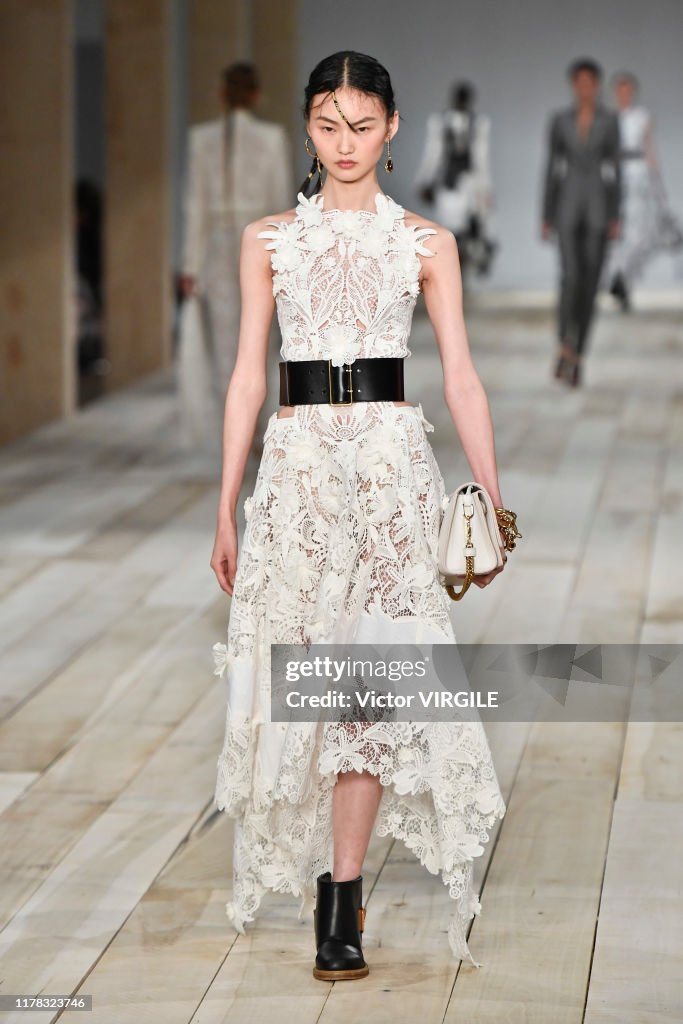Alexander McQueen : Runway - Paris Fashion Week - Womenswear Spring Summer 2020