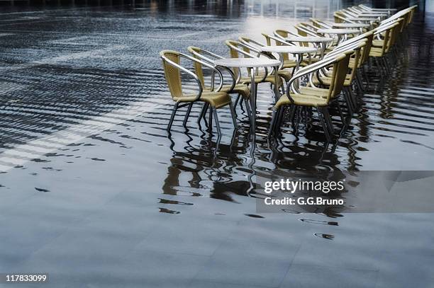 bar tables and chairs flooded in venice - st mark's square stock pictures, royalty-free photos & images