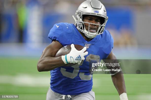 Kerryon Johnson of the Detroit Lions runs for a first down during the first quarter of the game against the Kansas City Chiefs at Ford Field on...