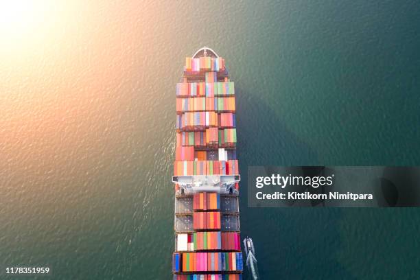 aerial view of the large volume of teu container on ship sailing to the sea carriage the shipment from loading port to destination - radar stock-fotos und bilder