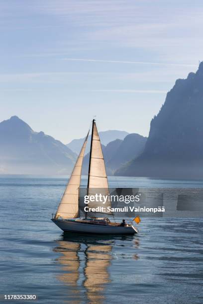sailboat on a lake lucerne, lucerne, switzerland - canton-de-lucerne photos et images de collection