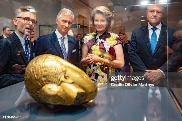 King Philippe of Belgium, Queen Mathilde and President of Romania Klaus Iohannis admire The Sleeping Muze 1910 by Constantin Brancusi during the...