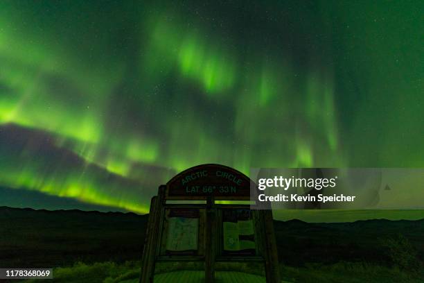 canadian yukon aurora borealis northern lights - northern lights michigan stockfoto's en -beelden