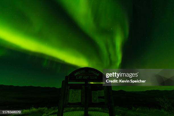 canadian yukon aurora borealis northern lights - northern lights michigan stockfoto's en -beelden