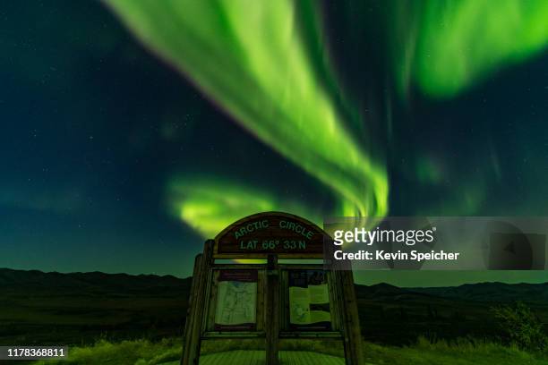 canadian yukon aurora borealis northern lights - northern lights michigan stockfoto's en -beelden