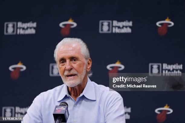 Pat Riley Color Commentator Pat Riley Miami Photos and Premium High Res Pictures - Getty Images