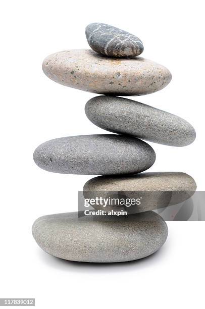 pilha de pedras equilibradas - buddhism imagens e fotografias de stock