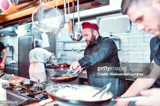 everyone in the kitchen doing their own role - dirty pan stock pictures, royalty-free photos & images
