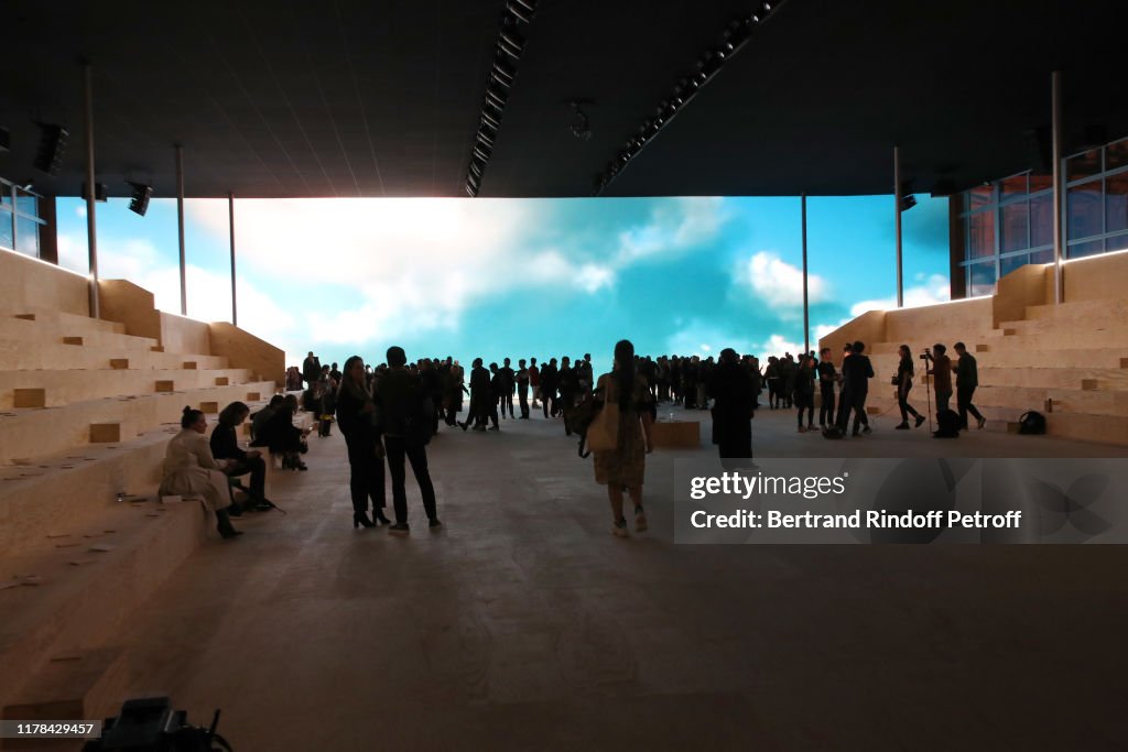 Louis Vuitton : Front Row - Paris Fashion Week - Womenswear Spring Summer 2020