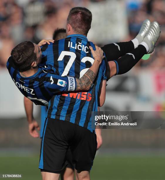 Josip Ilicic of Atalanta BC celebrates his goal with his team-mate Alejandro Gomez during the Serie A match between Atalanta BC and Udinese Calcio at...