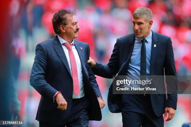 Ricardo La Volpe, Head Coach of Toluca and Martin Palermo, coach of Pachuca during the 15th round match between Toluca and Pachuca as part of the...