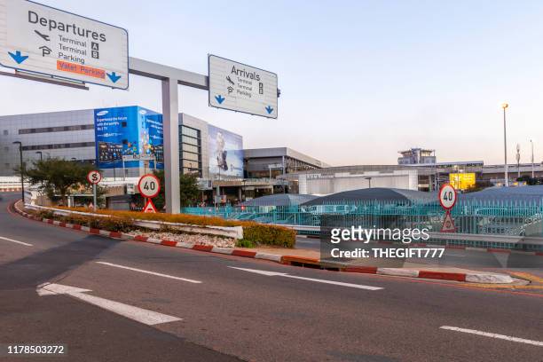 orタンボ空港の発着レーン - orタンボ国際空港 ストックフォトと画像