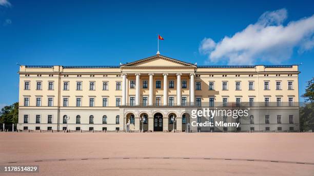 o palácio norueguês real slottet oslo, noruega - palácio real de oslo - fotografias e filmes do acervo