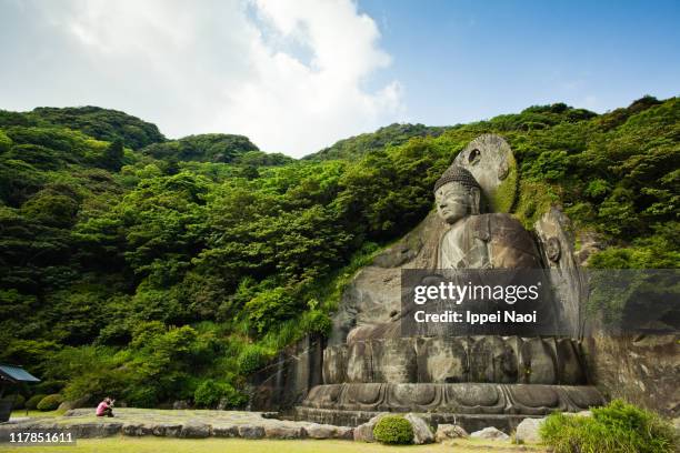 stone carved great buddha on mountain, japan - japanese statue stockfoto's en -beelden