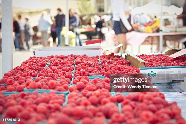 raspberries at farmers market - redwood city stockfoto's en -beelden