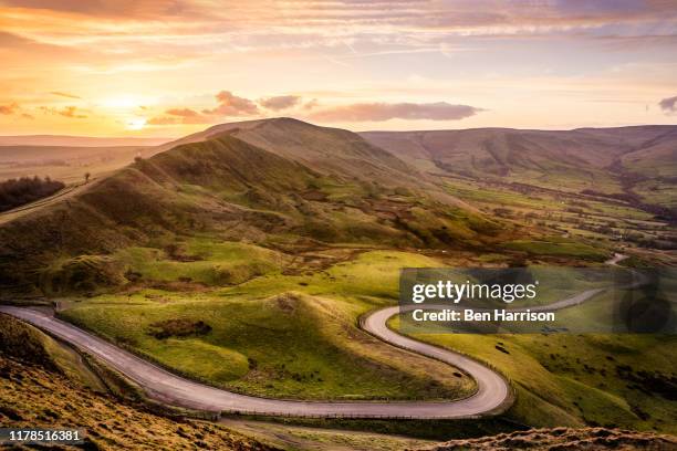 mam tor in the peak district - peak district national park stock pictures, royalty-free photos & images