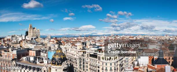 madrid panorama - madrid gran via fotografías e imágenes de stock