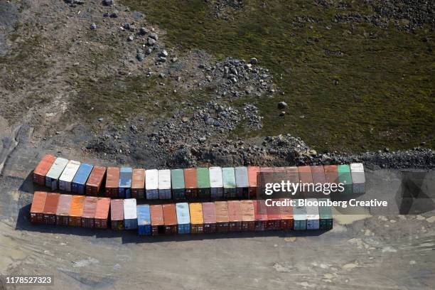 coloured shipping containers at an open pit gold mine - gold mine stockfoto's en -beelden