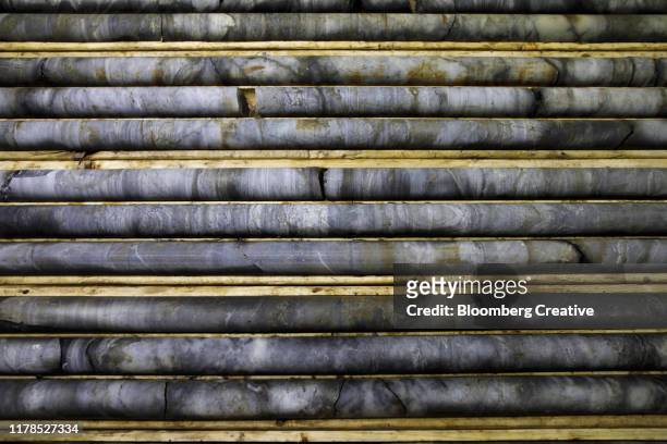 core samples from an open pit gold mine - gold mine stockfoto's en -beelden