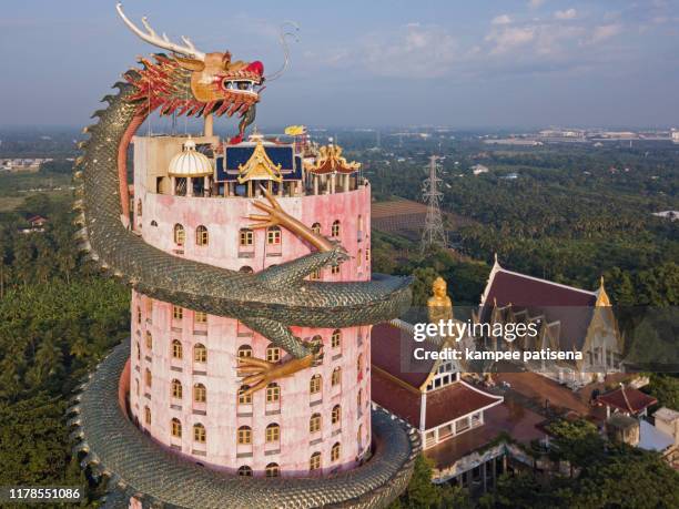 aerial view of wat samphran, dragon temple in the sam phran district in nakhon pathom province near bangkok, thailand. - wat samphran fotografías e imágenes de stock