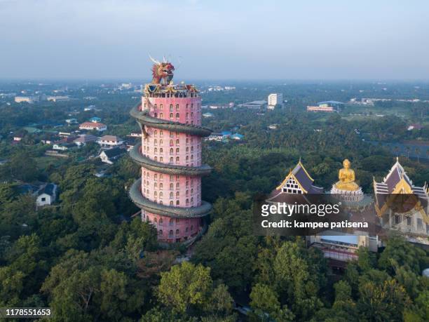 aerial view of wat samphran, dragon temple in the sam phran district in nakhon pathom province near bangkok, thailand. - wat samphran - fotografias e filmes do acervo