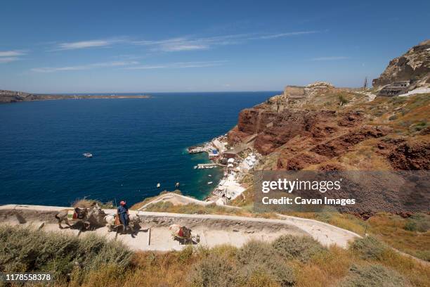 heading to amoudi bay - amoudi bay bildbanksfoton och bilder