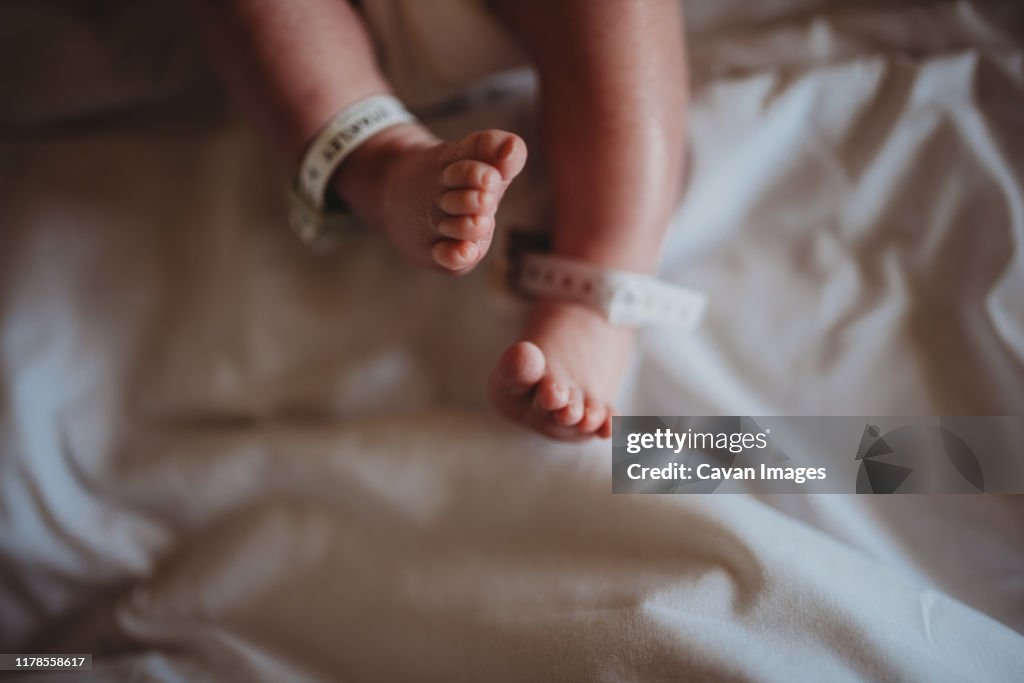 Fresh newborn toes