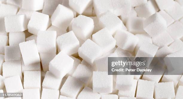 pile of unhealthy white sugar cubes - sugar ストッ��クフォトと画像