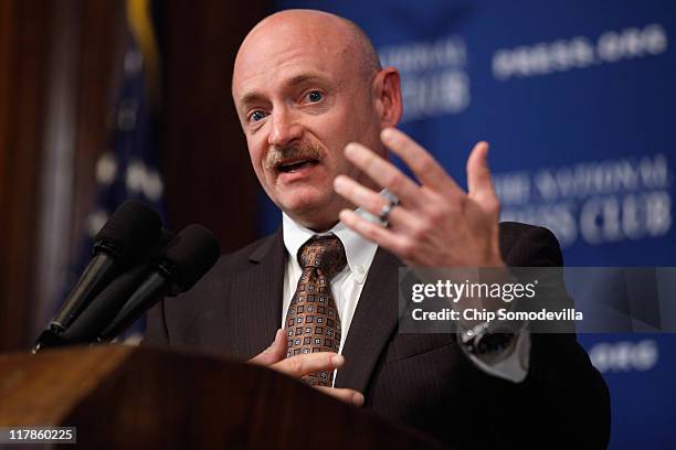 Astronaut and space shuttle commander Capt. Mark Kelly addresses the National Press Club Newsmakers Luncheon July 1, 2011 in Washington, DC. Kelly,...