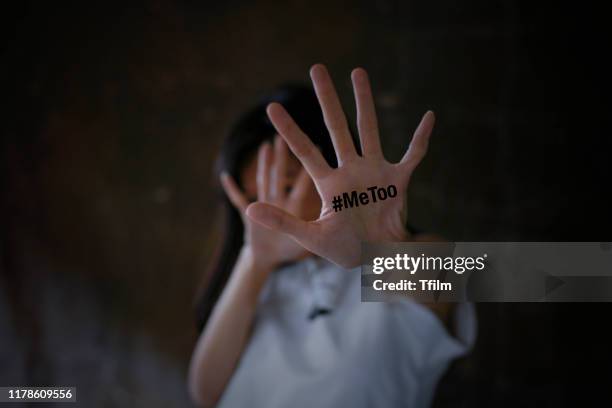 woman against sexual harassment, #metoo campaign - me too stockfoto's en -beelden