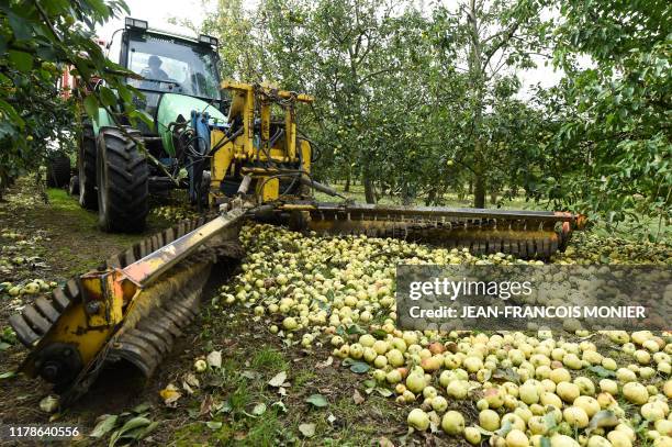 Citrus Rake Loader Rake Equipped Photos and Premium High Res Pictures - Getty Images