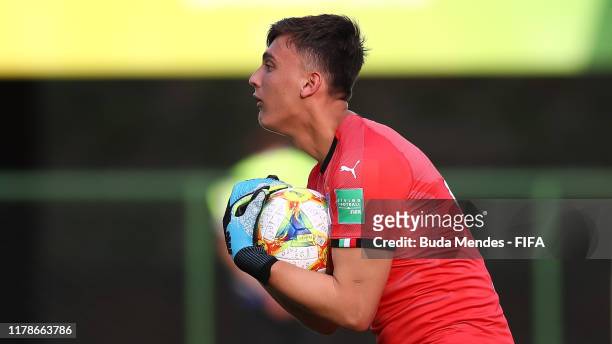 Goalkeeper Marco Molla of Italy in action during the FIFA U-17 Men's World Cup Brazil 2019 group F match between Solomon Islands and Italy at Valmir...