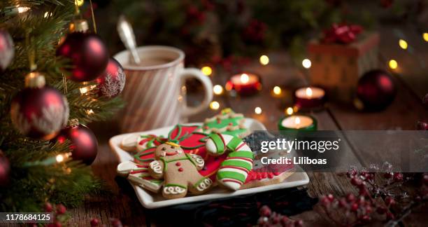 christmas gingerbread man, cookies and hot chocolate on an old wood background - christmas plate stock pictures, royalty-free photos & images