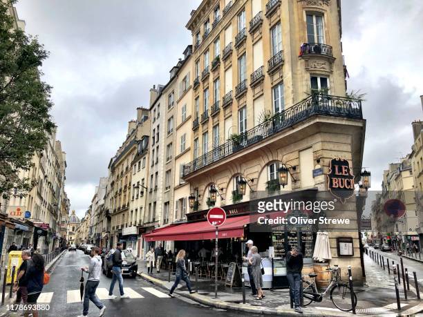cafe le buci, paris - street restaurant stock pictures, royalty-free photos & images