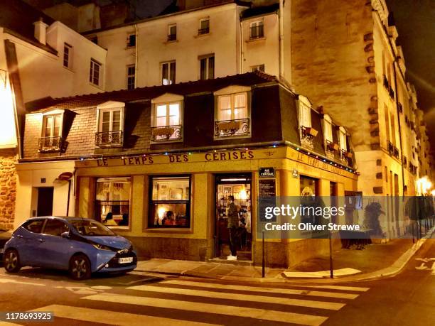 bar in paris - bar facade stock pictures, royalty-free photos & images