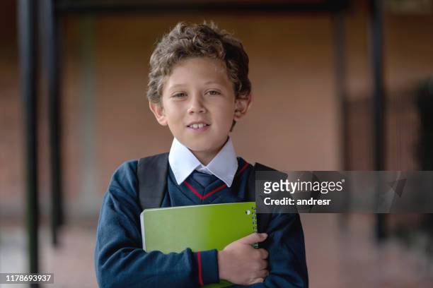 porträtt av en pojke på skolan som innehar en anteckningsbok - boarding school bildbanksfoton och bilder