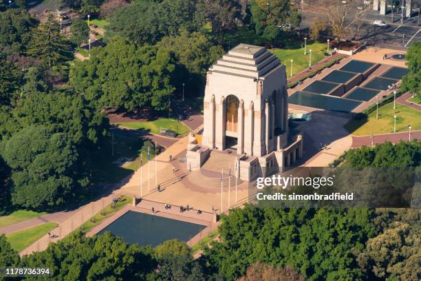 anzac war memorial building a sydney - hyde park sydney foto e immagini stock