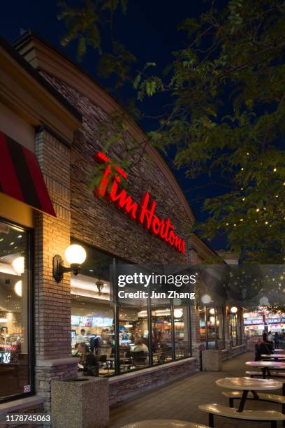 tim hortons at niagara falls, ontario, canada - tim hortons stock pictures, royalty-free photos & images