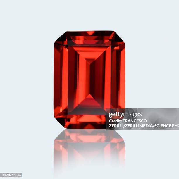 emerald cut ruby - rubies photos et images de collection