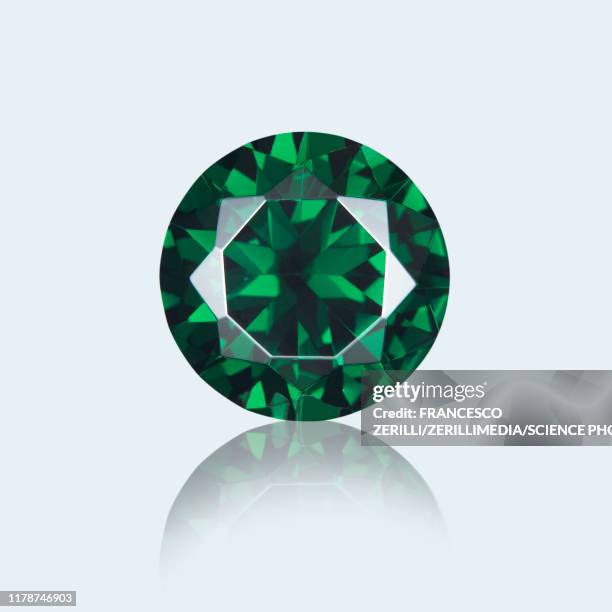 round cut emerald - emerald gemstone stockfoto's en -beelden